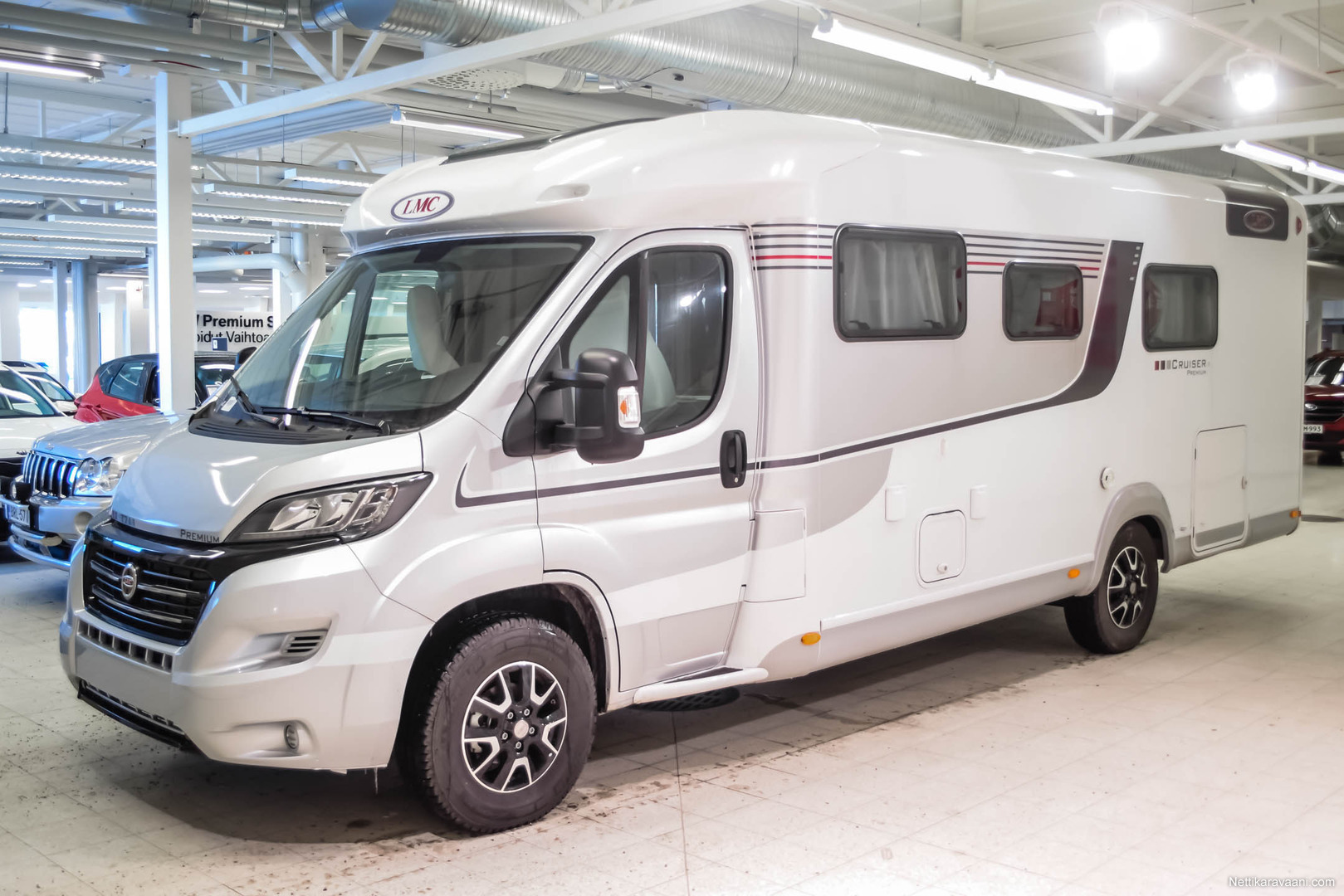 LMC Cruiser Premium T 711, Fiat 2,3 150 - Outlet hintaan - Etusi 9940€ ...